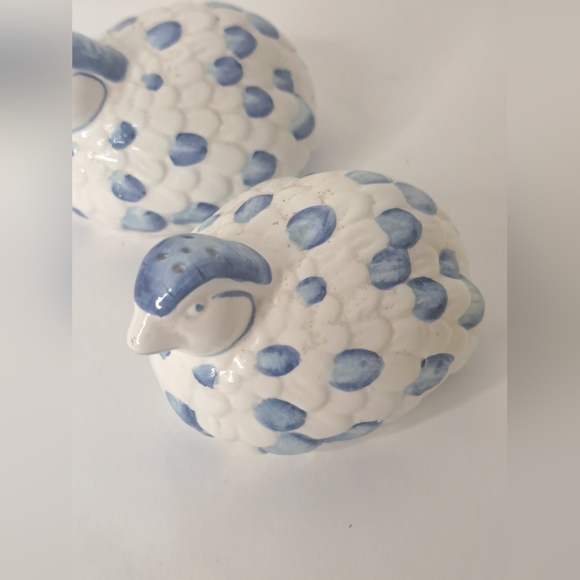 Vintage Ceramic blue and white pheasant/bird - salt and pepper shakers. - Picture 6 of 6